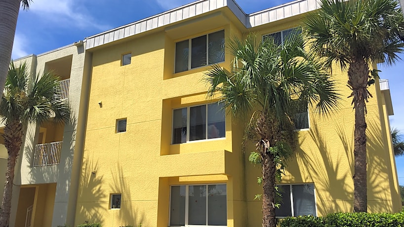 Coastal Village Student Living 19401 Skidmore Way Fort Myers Fl Apartments For Rent Rent Com