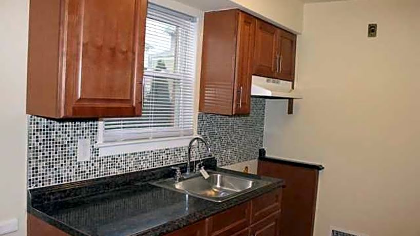 Berkeley Gardens 214 222 Kipp Avenue Hasbrouck Heights