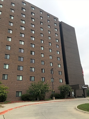 Crown Tower 5904 Henninger Dr Omaha Ne Apartments For Rent Rent Com