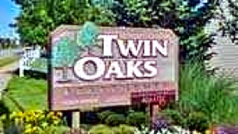 Twin Oaks Apartments 2415 W Bradley Avenue Champaign Il Apartments For Rent Rent Com