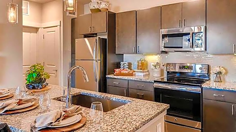 Avalon Red Rocks is a similar property to Westlake Greens Apartments located in Littleton