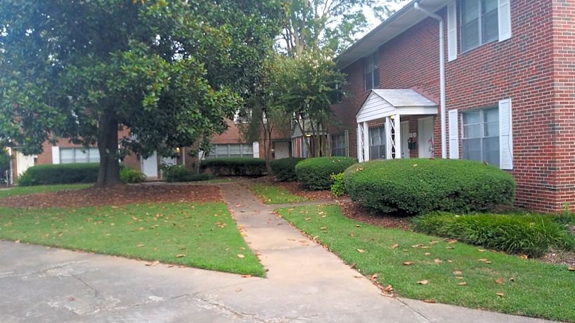 Canterbury Gardens 2501 Lane Park Rd Birmingham Al Apartments For Rent Rent Com