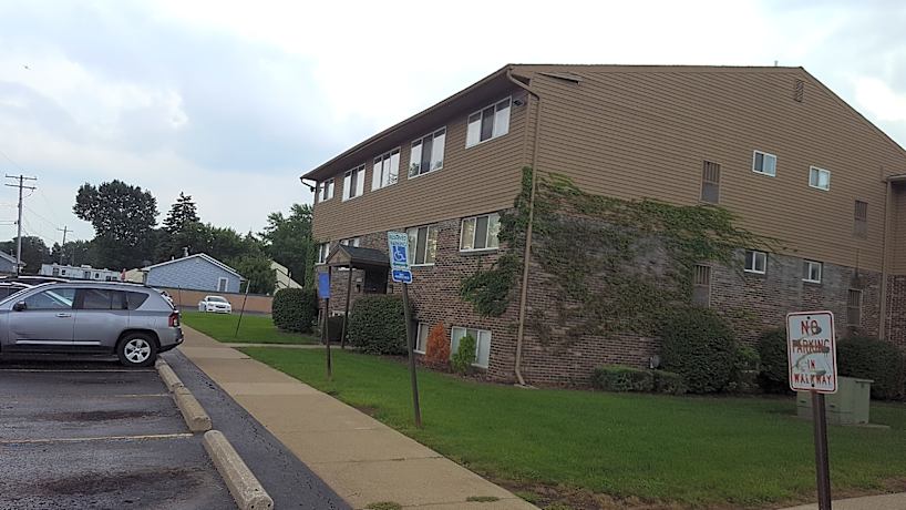 Luna Apartments 7040 Venoy Road 112 Garden City Mi Apartments For Rent Rent Com