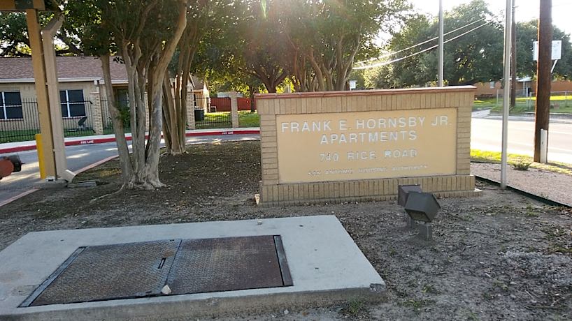 Frank Hornsby Apartments 740 Rice Rd San Antonio Tx Apartments For Rent Rent Com