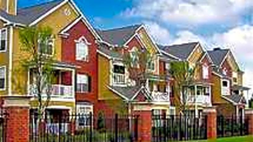Woodlawn Park Apartments 1501 Post Master Drive