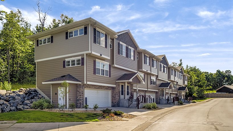 Summit Ridge Luxury Apartments 901 Boulder Dr Hermantown Mn Apartments For Rent Rent Com