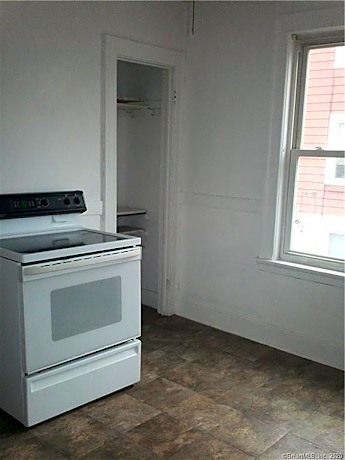 32 34 Arnold St 2nd 32 34 Arnold St Hartford Ct Houses For Rent Rent Com
