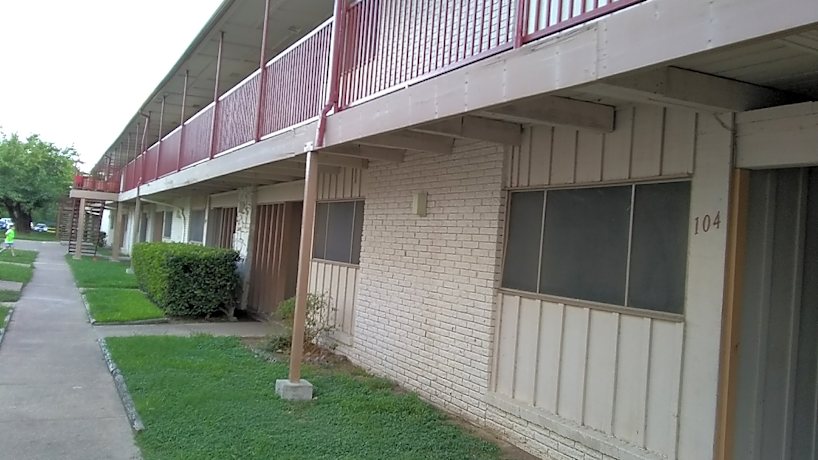 Tree Country Apartments 722 W Pioneer Dr Ofc 101 Irving Tx Apartments For Rent Rent Com