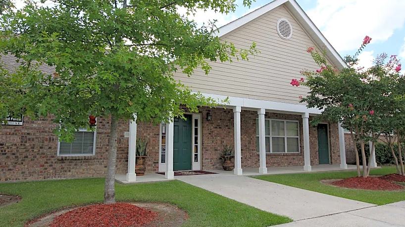 Canterbury House Apartments 2001 S Sherwood Forest Blvd Baton Rouge La Apartments For Rent Rent Com