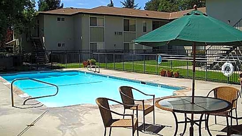 Carleton Woods 5311 College Oak Drive Sacramento Ca Apartments For Rent Rent Com