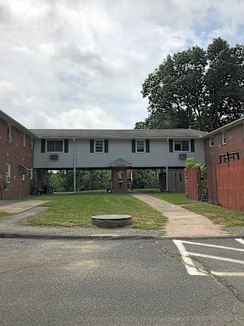 Lamplighter Apartments 1 86 Amherst Ave Agawam Ma Apartments For Rent Rent Com