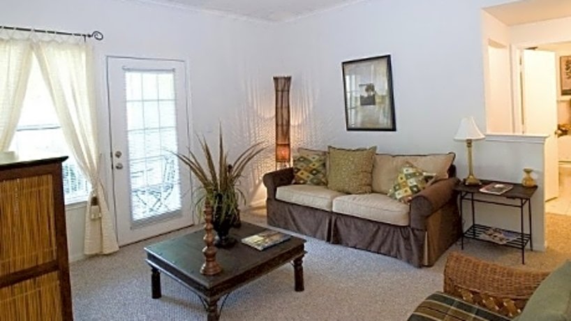Highlands Hill Country Apartments 3014 William Cannon Drive Austin Tx Apartments For Rent Rent Com