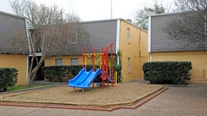 La Montreal Apartments 4015 Broadway Street Houston