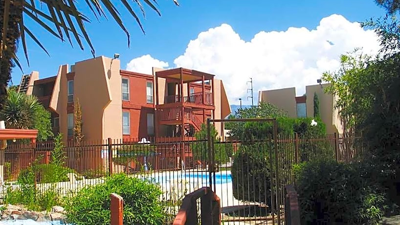 Casa Del Verde 5328 Montgomery Boulevard Ne