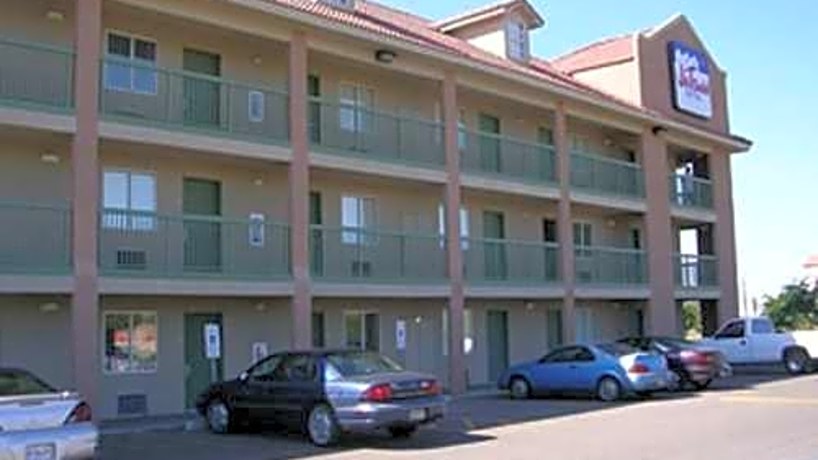 Intown Suites Mcdowell Road Mcd 1530 North 50th Avenue Phoenix Az Apartments For Rent Rent Com