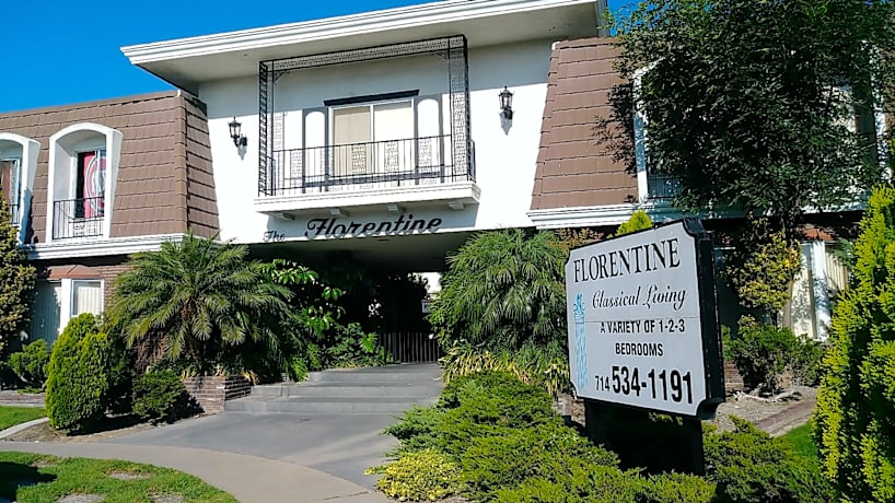 Florentine The 13200 Casa Linda Ln Garden Grove Ca Apartments For Rent Rent Com