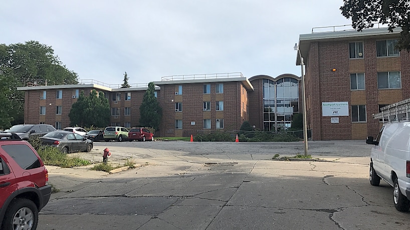 Southport Apartments 2536 W Warnimont Ave Milwaukee Wi Apartments For Rent Rent Com