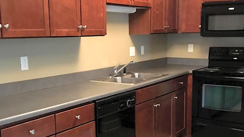 Hawthorn Hill Apartments 921 Pleasant St Des Moines Ia Apartments For Rent Rent Com