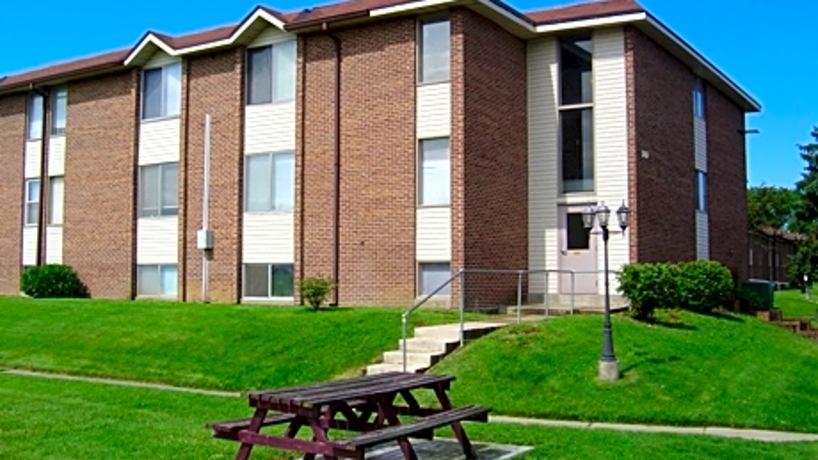 Highland Park Apartments 1723 25 East Dorothy Lane Kettering Oh Apartments For Rent Rent Com