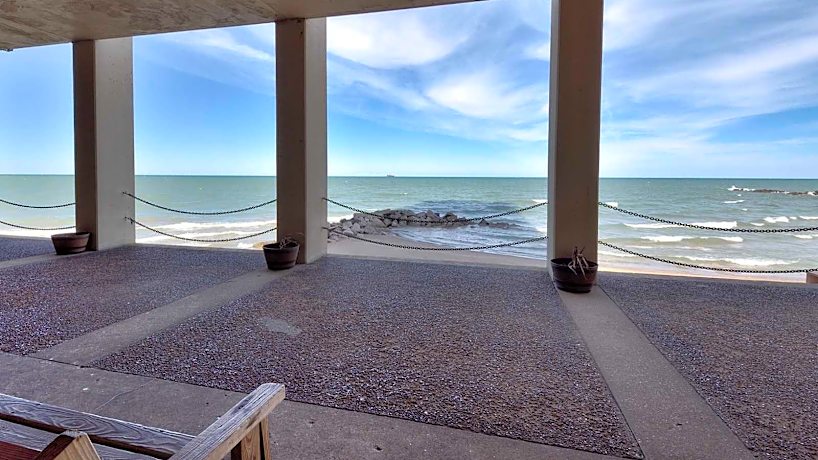 South Shore Beach Apartments 7447 South Shore Drive Chicago Il Apartments For Rent Rent Com