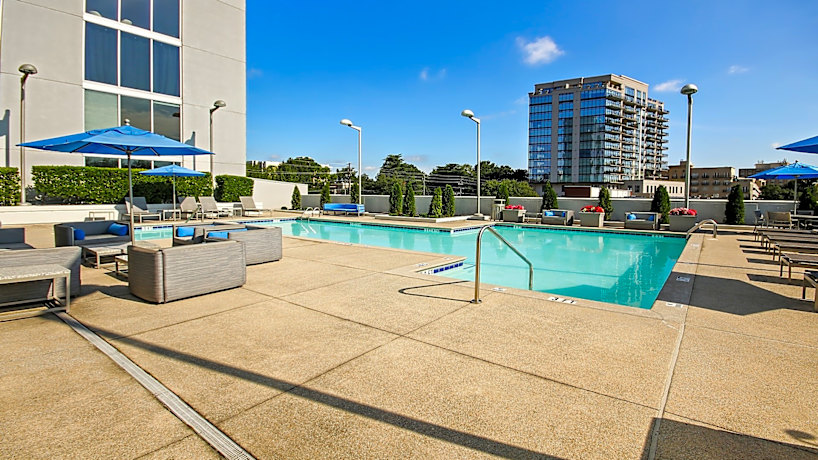 Mezzo Apartment Homes 2171 Peachtree Rd Ne Atlanta Ga Apartments For Rent Rent Com