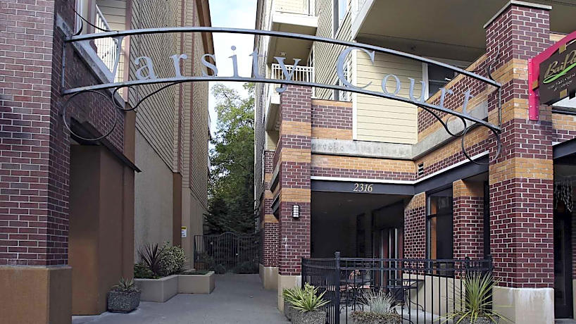 Varsity I Apartments 2300 Ne 65th St Seattle Wa Apartments For Rent Rent Com