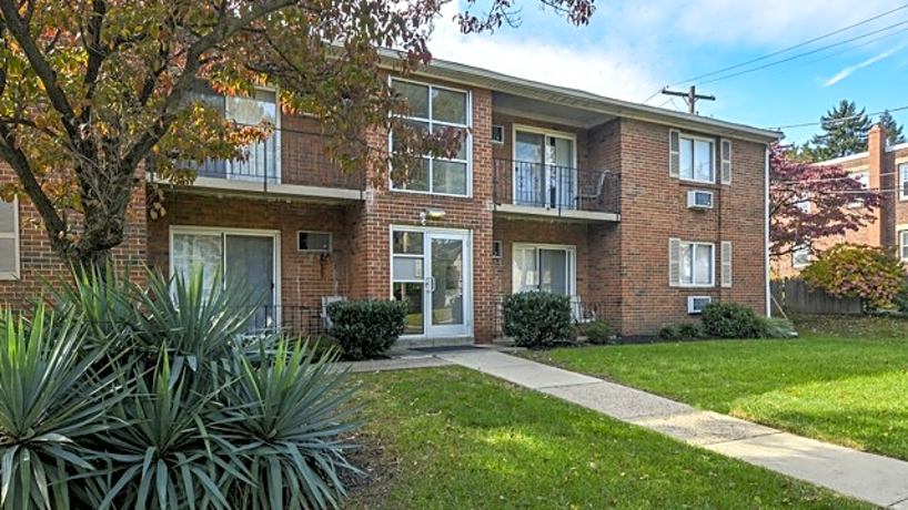 Livingstone Apartments 240 East County Line Road Hatboro Pa Apartments For Rent Rent Com