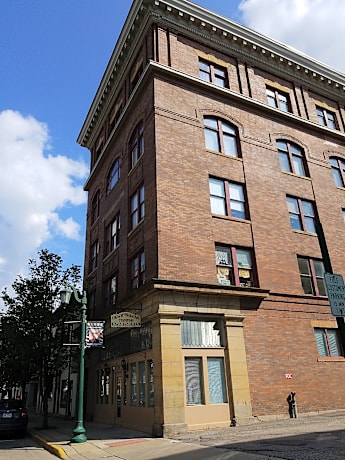 Oddfellows Temple Apartments 120 W 6th St East Liverpool Oh Apartments For Rent Rent Com