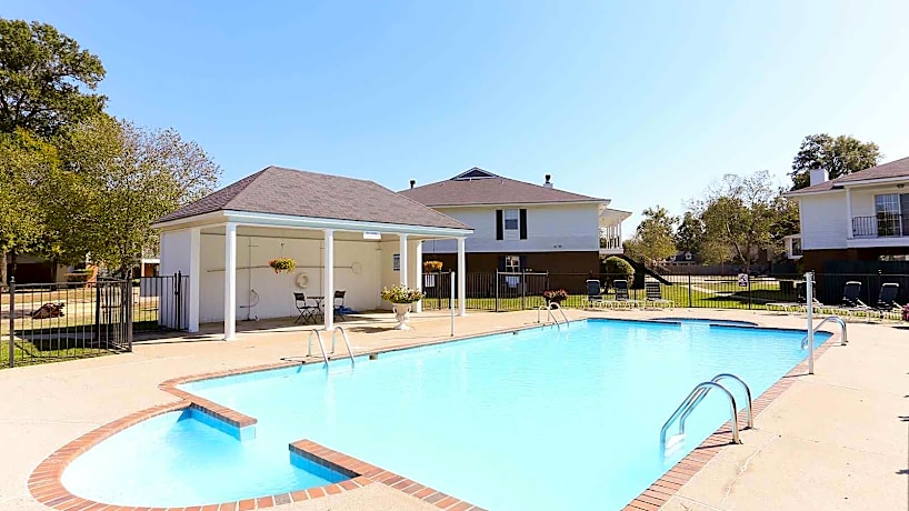 Riverwood Apartments 3100 Deborah Dr Monroe La Apartments For Rent Rent Com