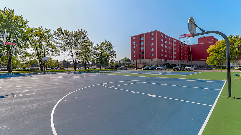 Regal Towers 27500 Franklin Rd Southfield Mi Apartments For Rent Rent Com