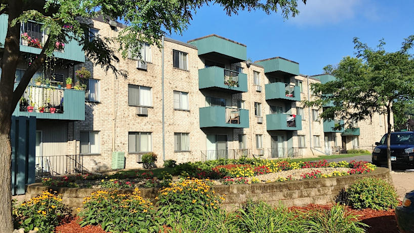 Chateau Montreal 1061 Montreal Ave Saint Paul Mn Apartments For Rent Rent Com