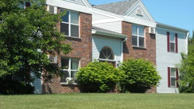 Paradise Place Apartments 1600 Vogt Dr West Bend Wi Apartments For Rent Rent Com
