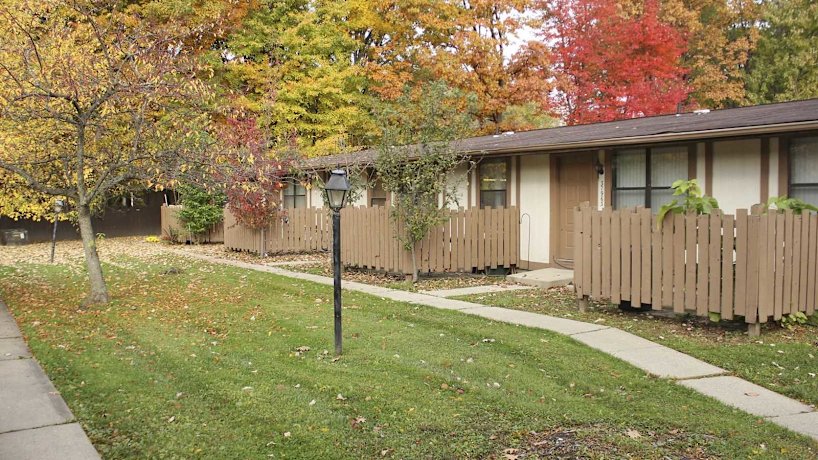 Willowood Apartments 27628 Willowood Dr Harrison Township Mi Apartments For Rent Rent Com