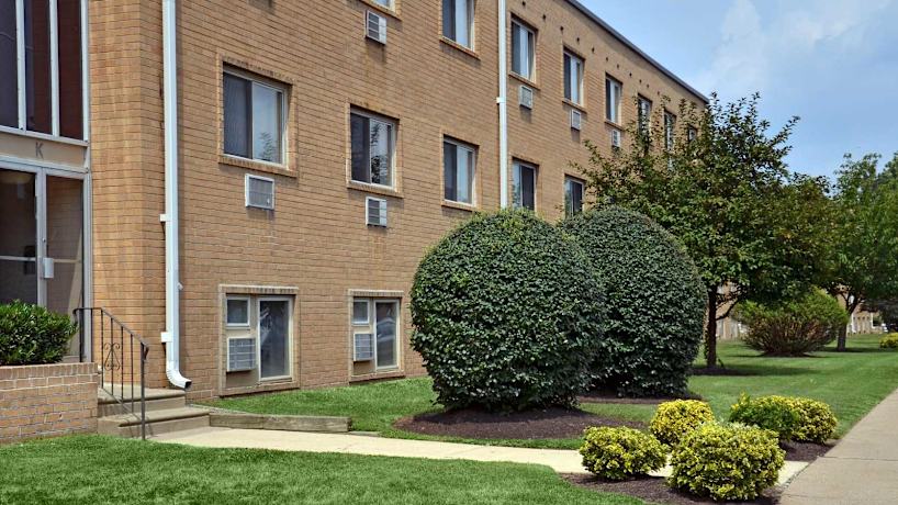 Park Lane East 250 Beverly Boulevard Upper Darby Pa Apartments For Rent Rent Com