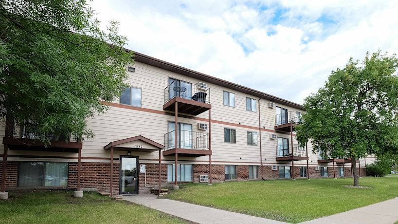 Carlton Apartments 4802 15th Ave S Fargo Nd Apartments For Rent Rent Com