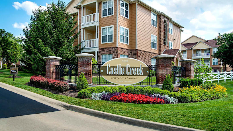 Castle Creek 5702 Castle Hill Drive Indianapolis In Apartments For Rent Rent Com