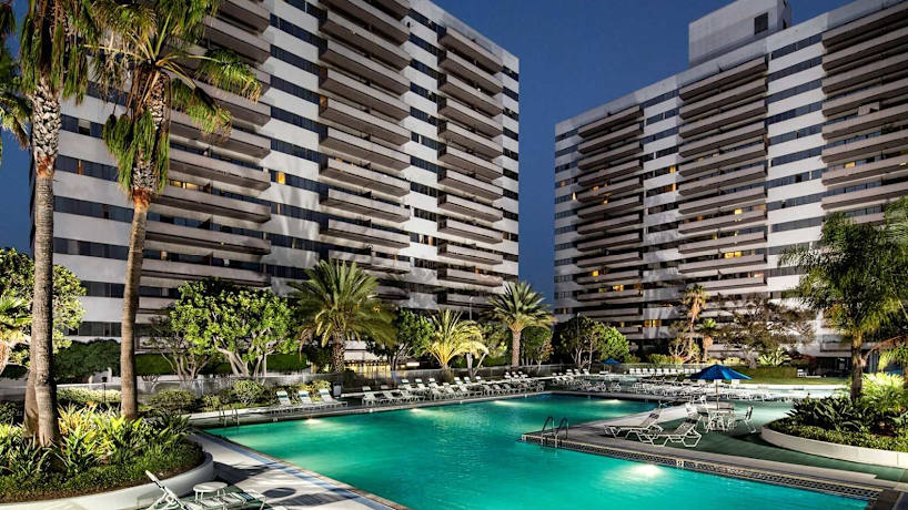 Barrington Plaza 11740 Wilshire Blvd Los Angeles Ca Apartments For Rent Rent Com