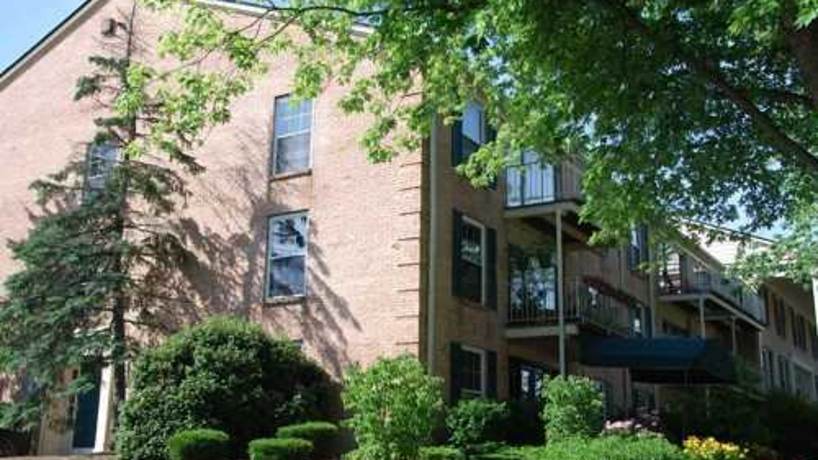 Fountain Lake Apartments 6501 Reed Rd Fort Wayne In Apartments For Rent Rent Com
