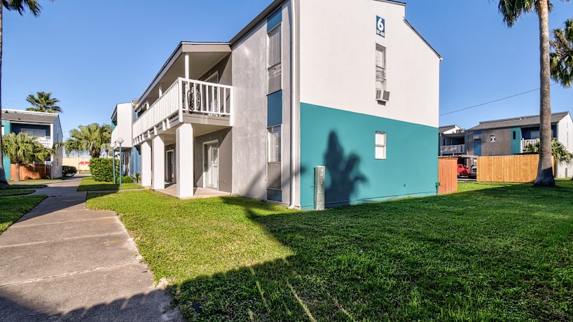 Bay Bluff Apartments 10333 Compton Rd Corpus Christi Tx Apartments For Rent Rent Com