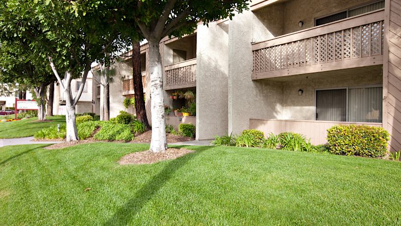 Town Country Apartments Brea 800 S Brea Blvd Brea Ca Apartments For Rent Rent Com