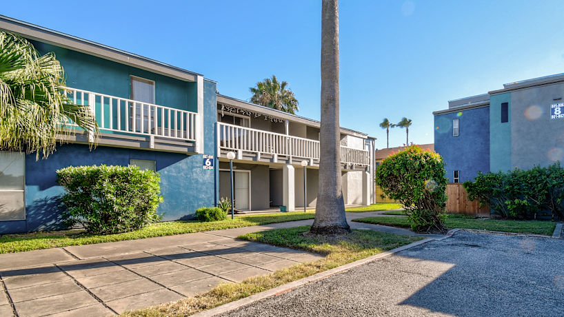 Bay Bluff Apartments 10333 Compton Rd Corpus Christi Tx Apartments For Rent Rent Com