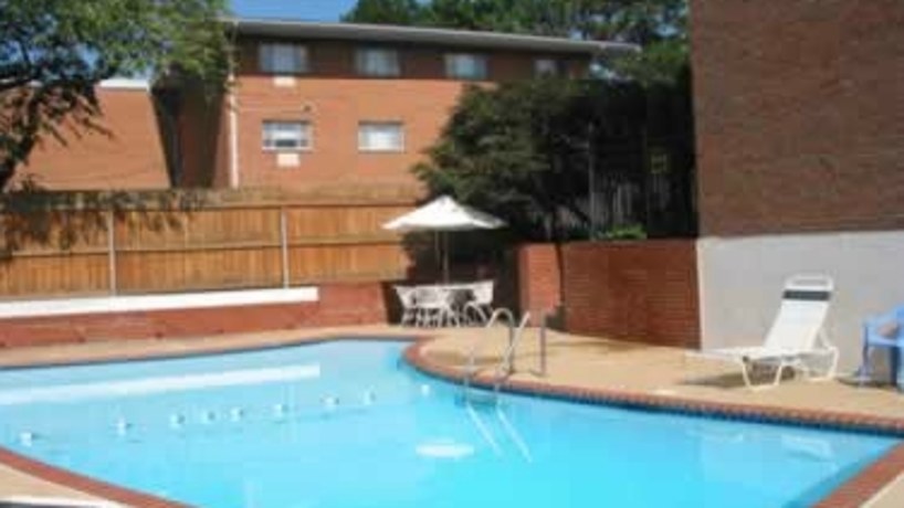 White Bluff Apartments 7864 7872 Big Bend Webster Groves Mo Apartments For Rent Rent Com