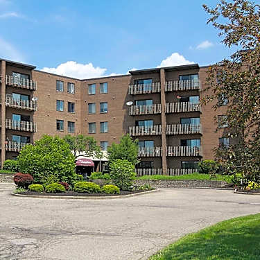 Spyglass Apartments 1600 Thompson Heights Cincinnati Oh Apartments For Rent Rent Com