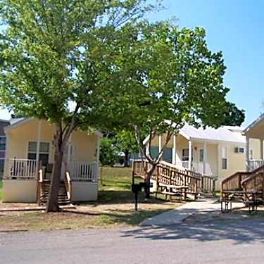 Hill Country Cottage Rentals 131 S Rueckle Rd New Braunfels