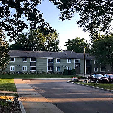 Mill Pond Manor Apartments 614 N 2nd Ave Brighton Mi Apartments For Rent Rent Com