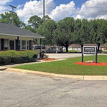 Lauradale Apartments 2 Aragona Blvd Apt 2 Jacksonville Nc Apartments For Rent Rent Com