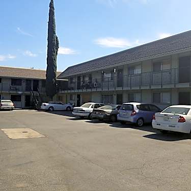 Sundial Apartments 1685 Sequoia St Redding Ca Apartments For