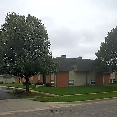 Wind Ridge Apartments 2502 W Wildwood Ln Wichita Ks Apartments For Rent Rent Com