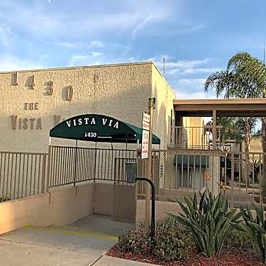 Vista Via Apartments 1430 W Foothill Blvd Upland Ca Apartments For Rent Rent Com