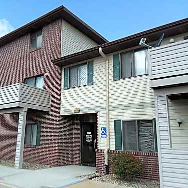 Village Green Apartments 1005 Village Green Dr Norfolk Ne Apartments For Rent Rent Com